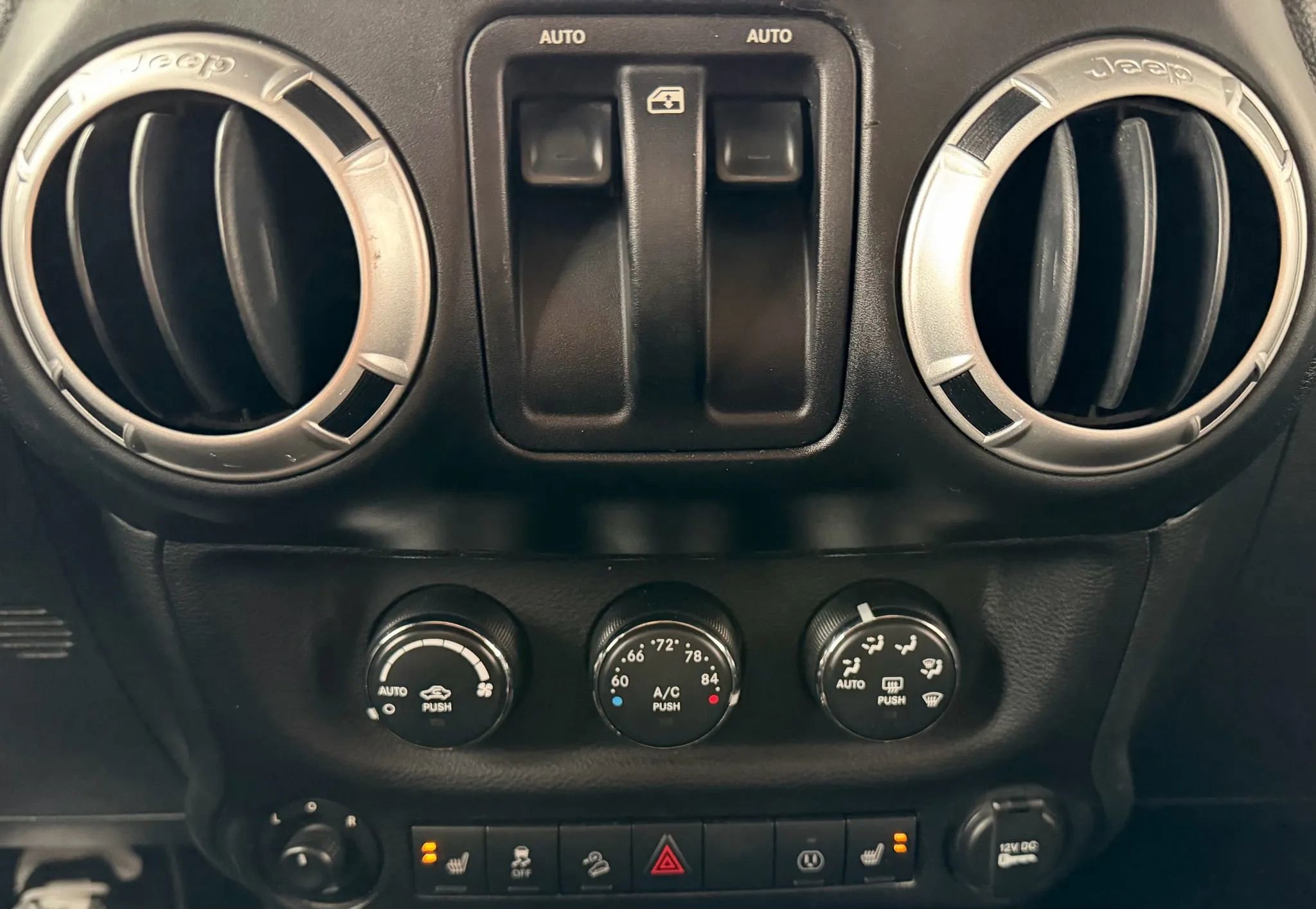 Used 2015 Jeep Wrangler Rubicon image 18
