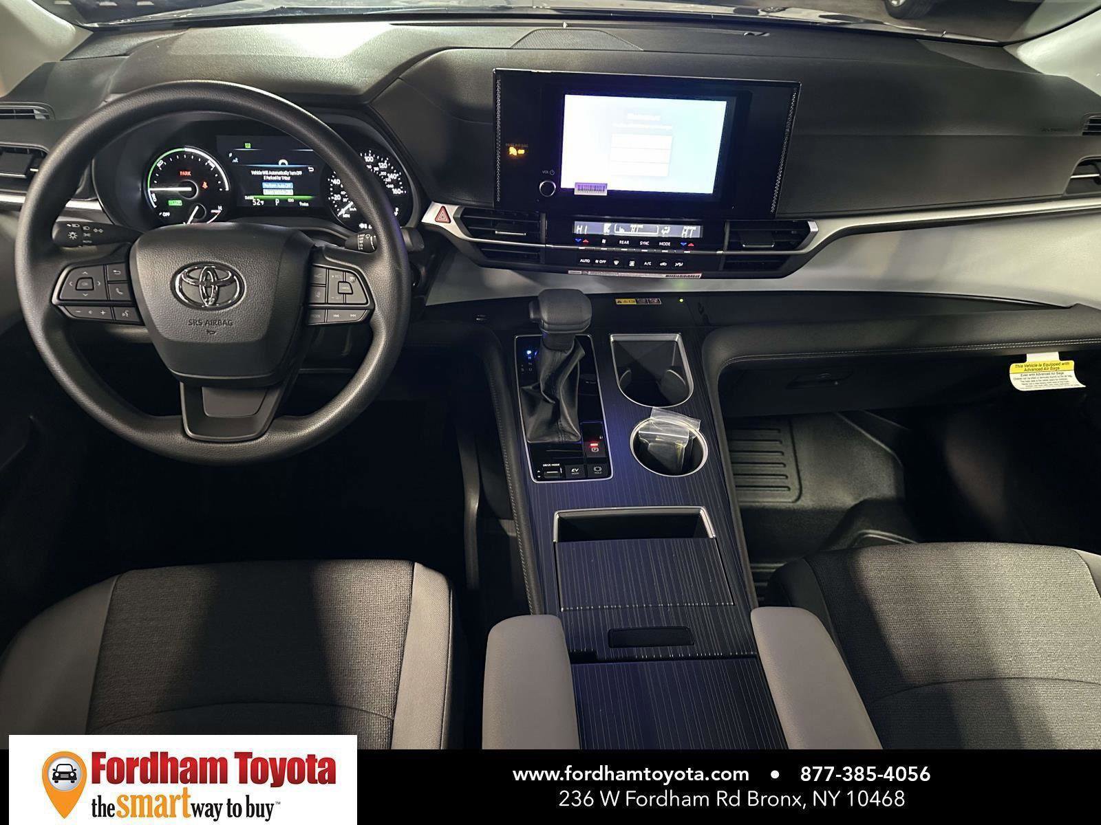Used 2026 Toyota Sienna LE image 13