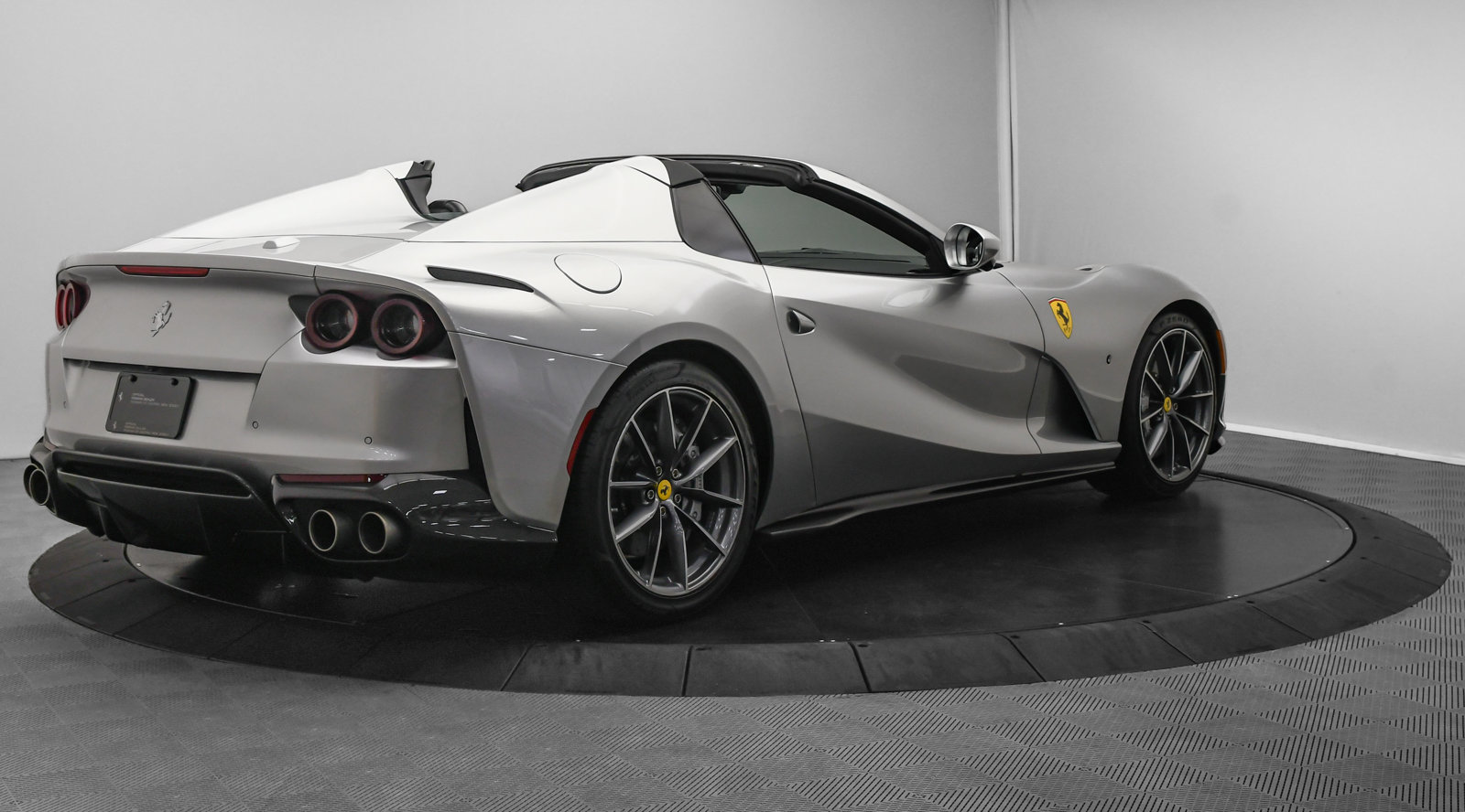 Used 2022 Ferrari 812 GTS RWD image 7