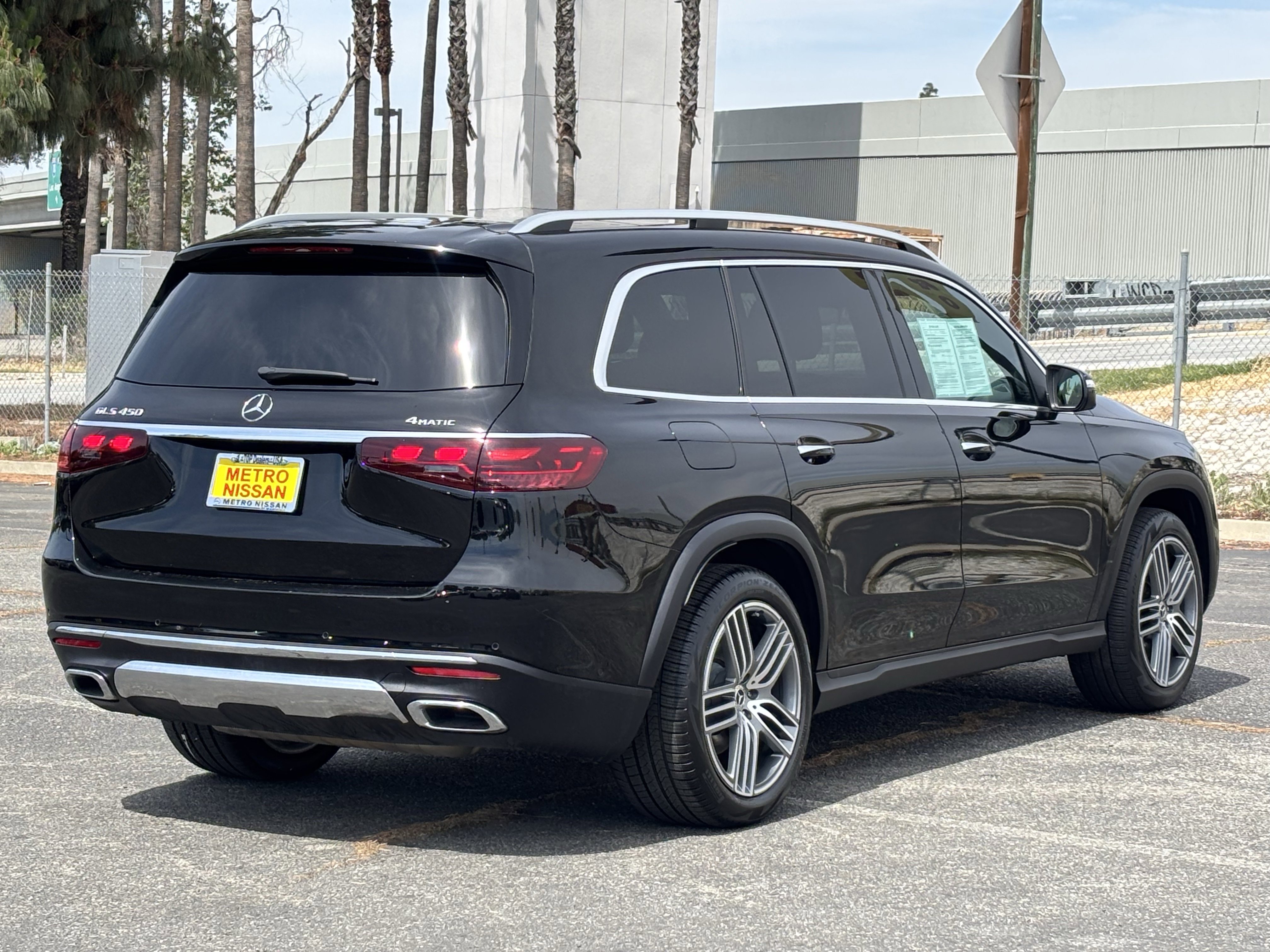 Used 2025 Mercedes-Benz GLS 450 4MATIC image 3
