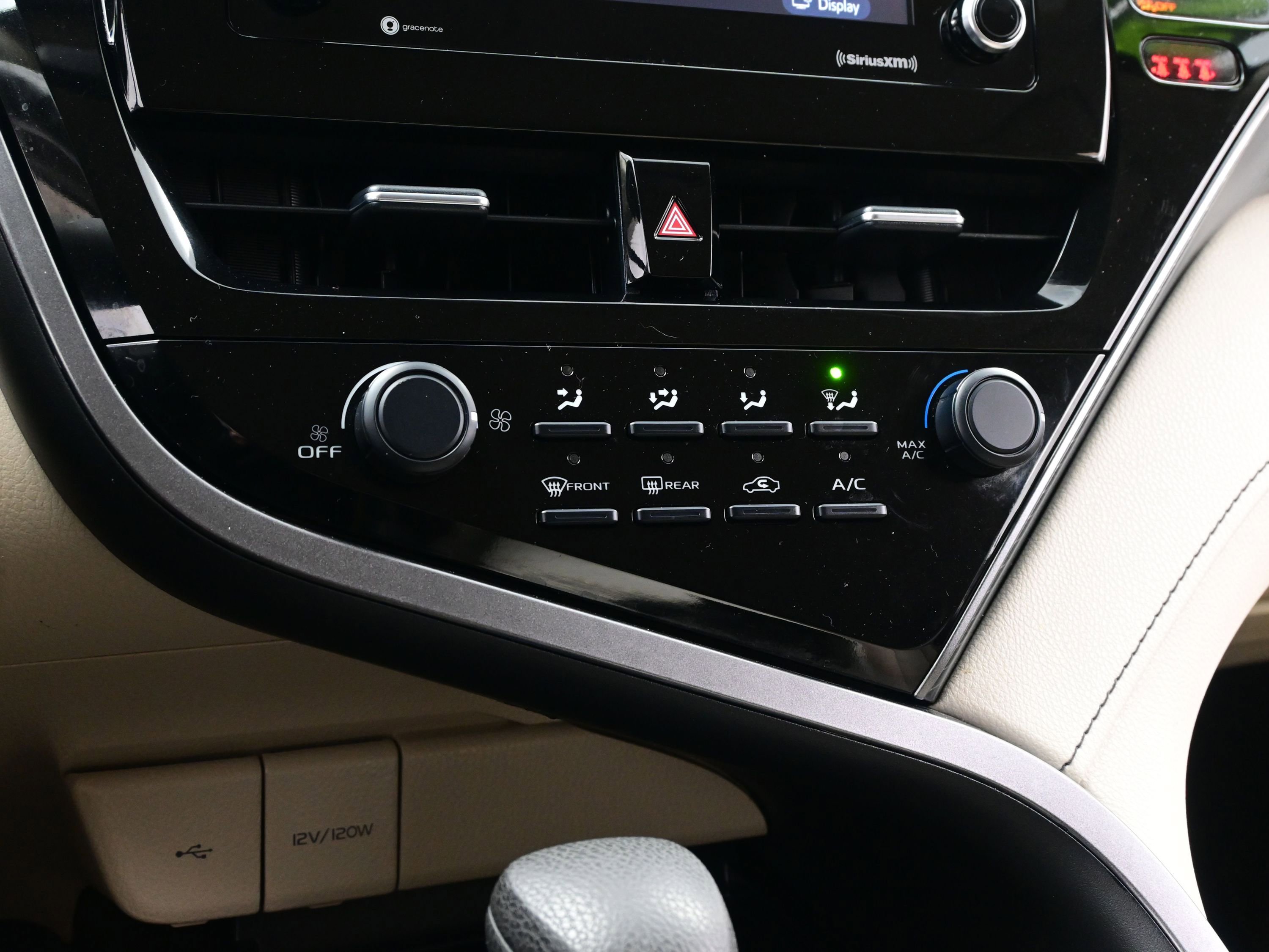 Used 2021 Toyota Camry LE image 19