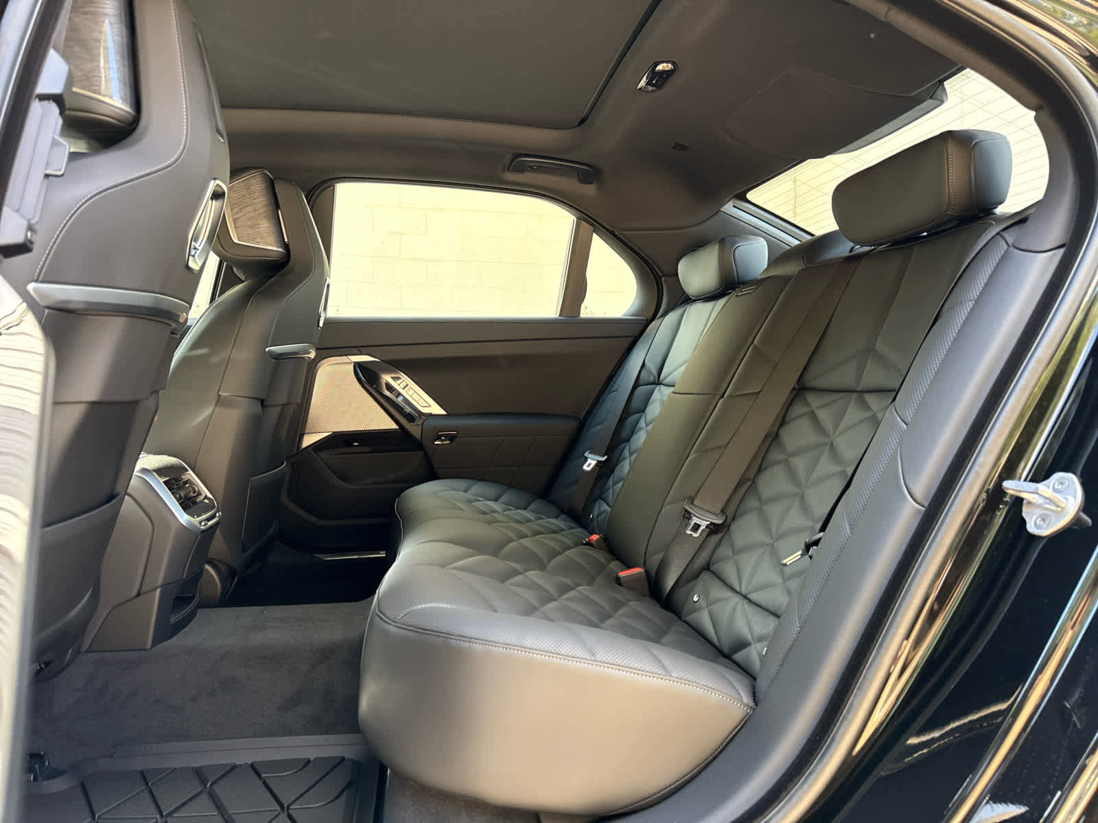 New 2026 BMW 740i xDrive w/ Premium Package image 14