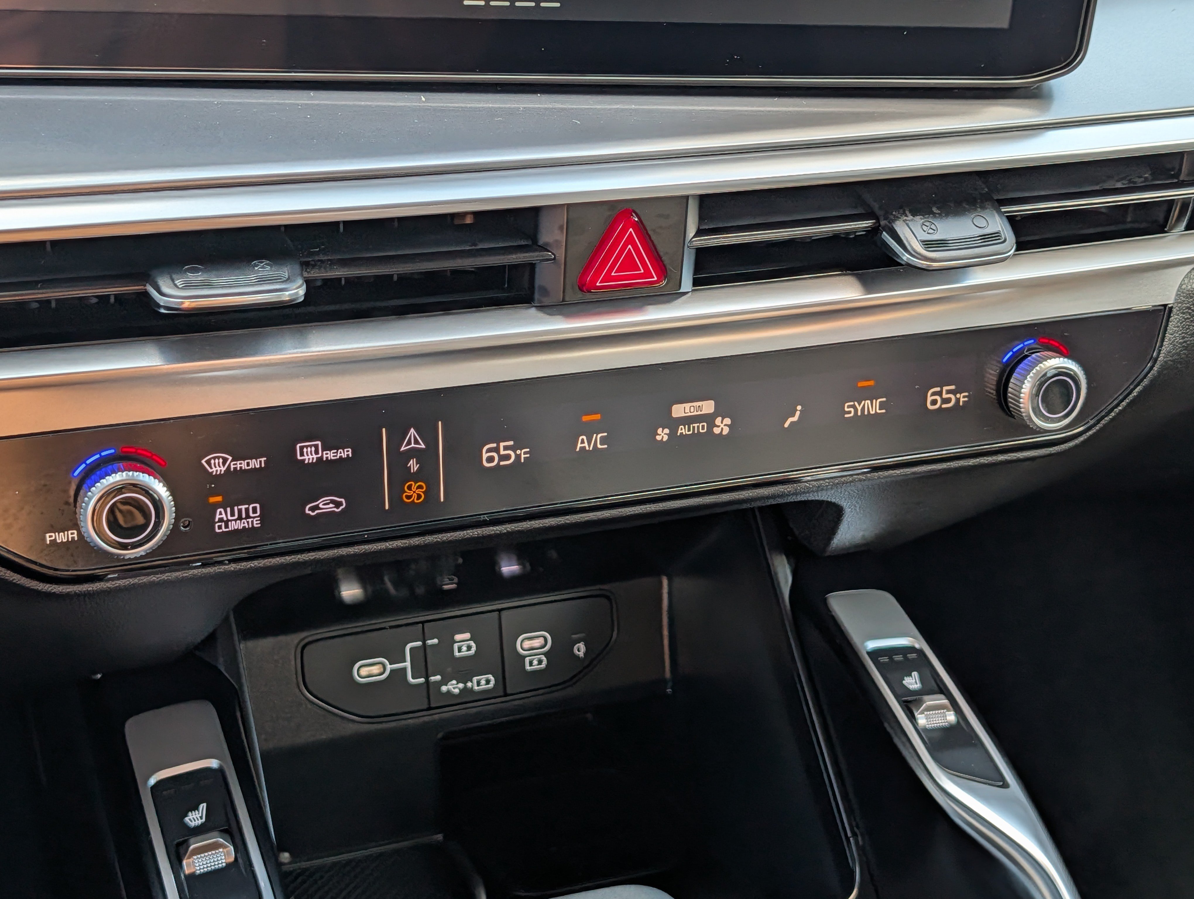 Certified 2025 Kia Sorento S AWD/4WD image 23