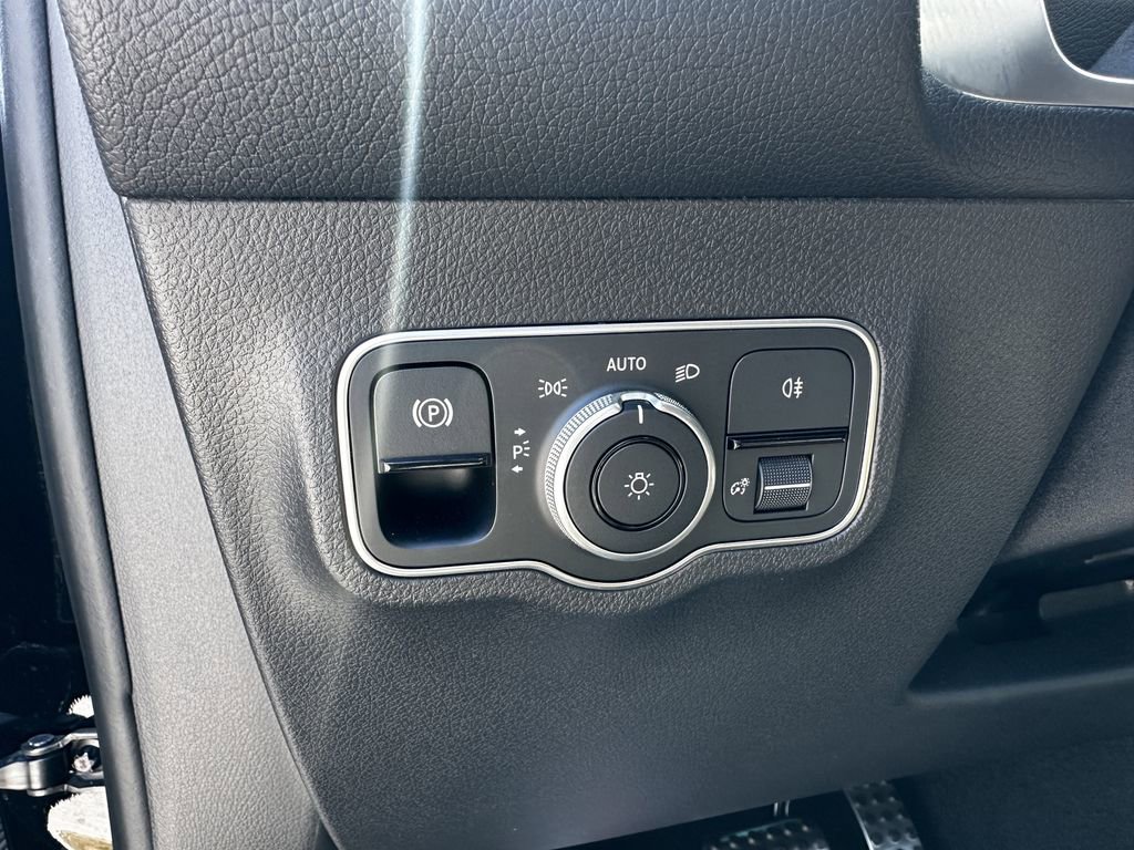 Certified 2025 Mercedes-Benz GLB 250 4MATIC image 35