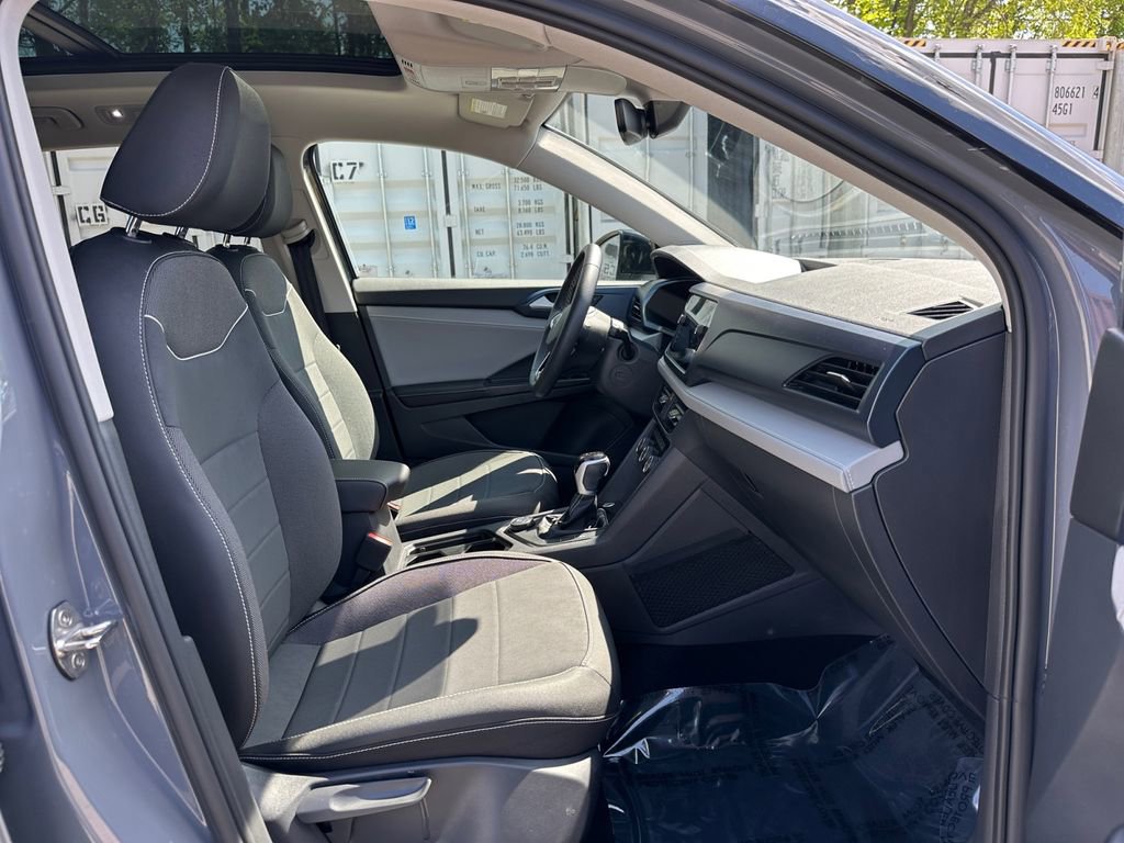 Used 2024 Volkswagen Taos SE w/ Panoramic Sunroof Package AWD/4WD image 29