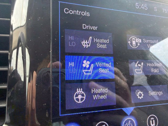 Used 2017 Chrysler Pacifica Limited FWD image 39