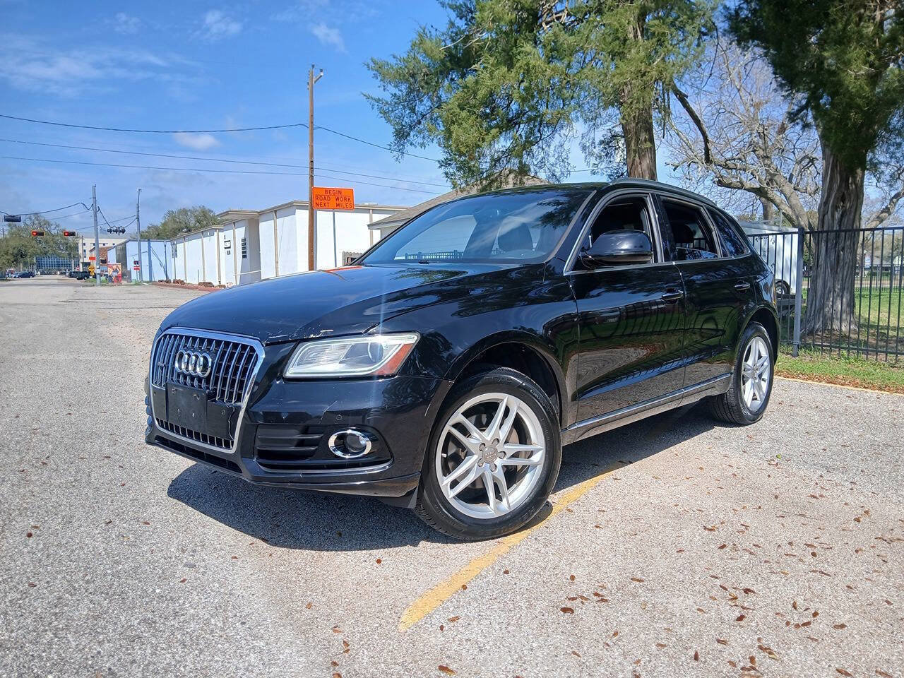 Used 2015 Audi Q5 2.0T Premium Plus w/ Technology Package AWD/4WD image 2