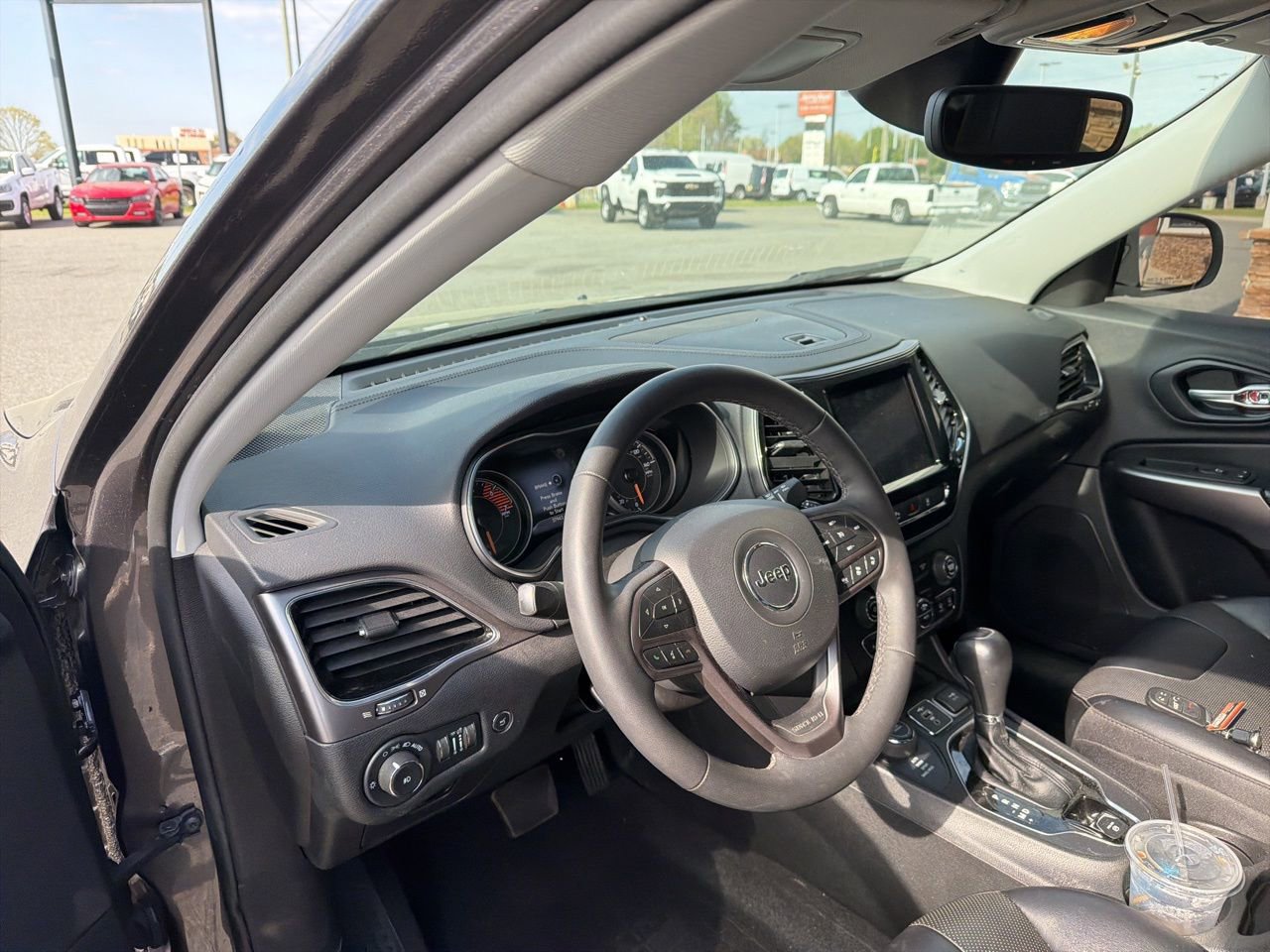 Used 2022 Jeep Cherokee Limited w/ Mopar Interior Package image 4