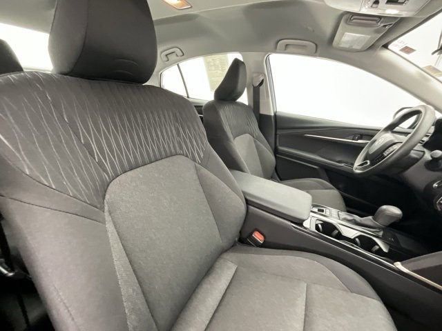 Used 2025 Toyota Camry SE image 13