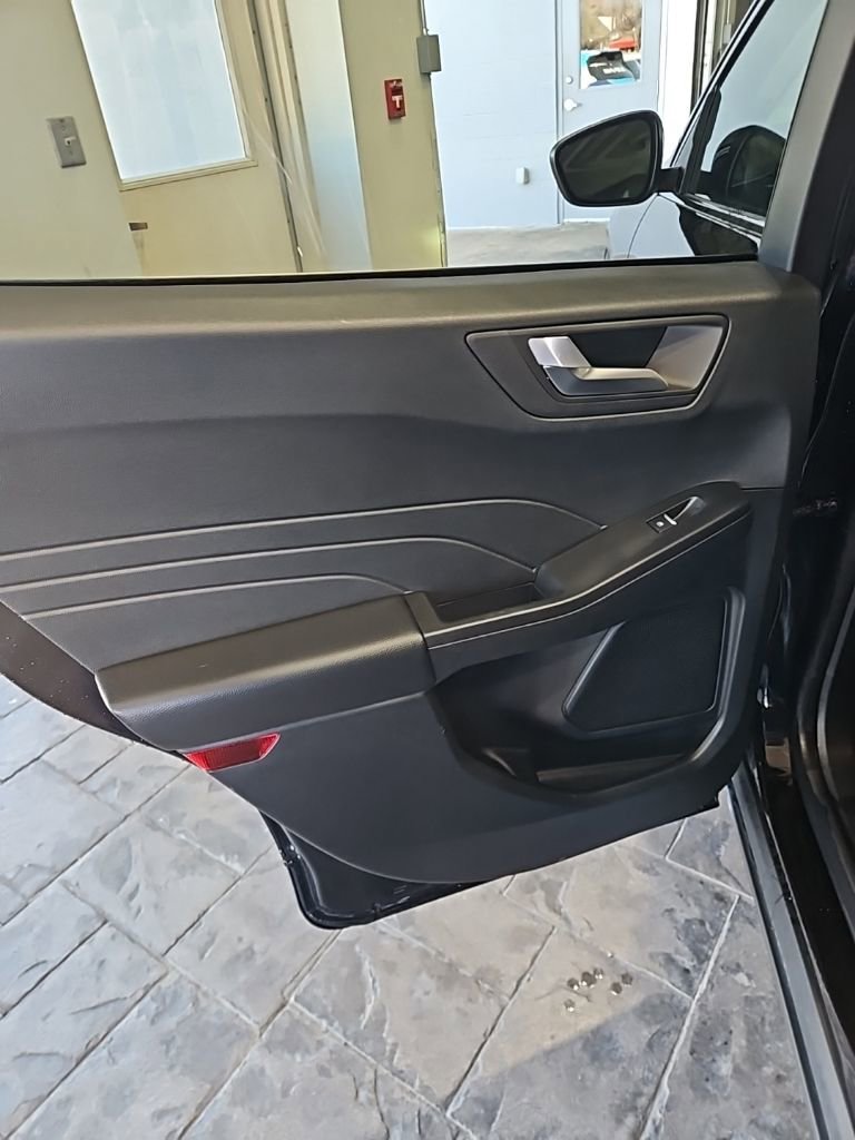 Used 2025 Ford Escape Platinum image 21