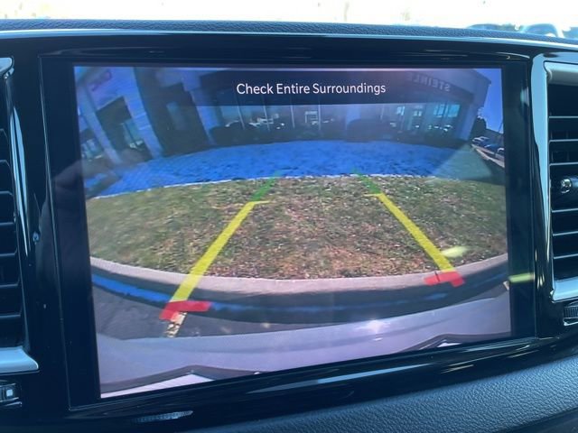 Used 2023 Chrysler Pacifica Touring-L image 21