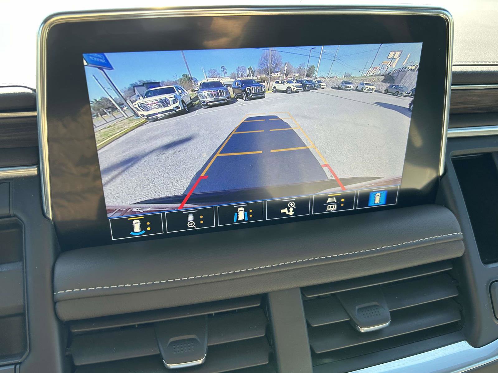 Used 2021 Chevrolet Tahoe LT w/ LT Signature Package image 26