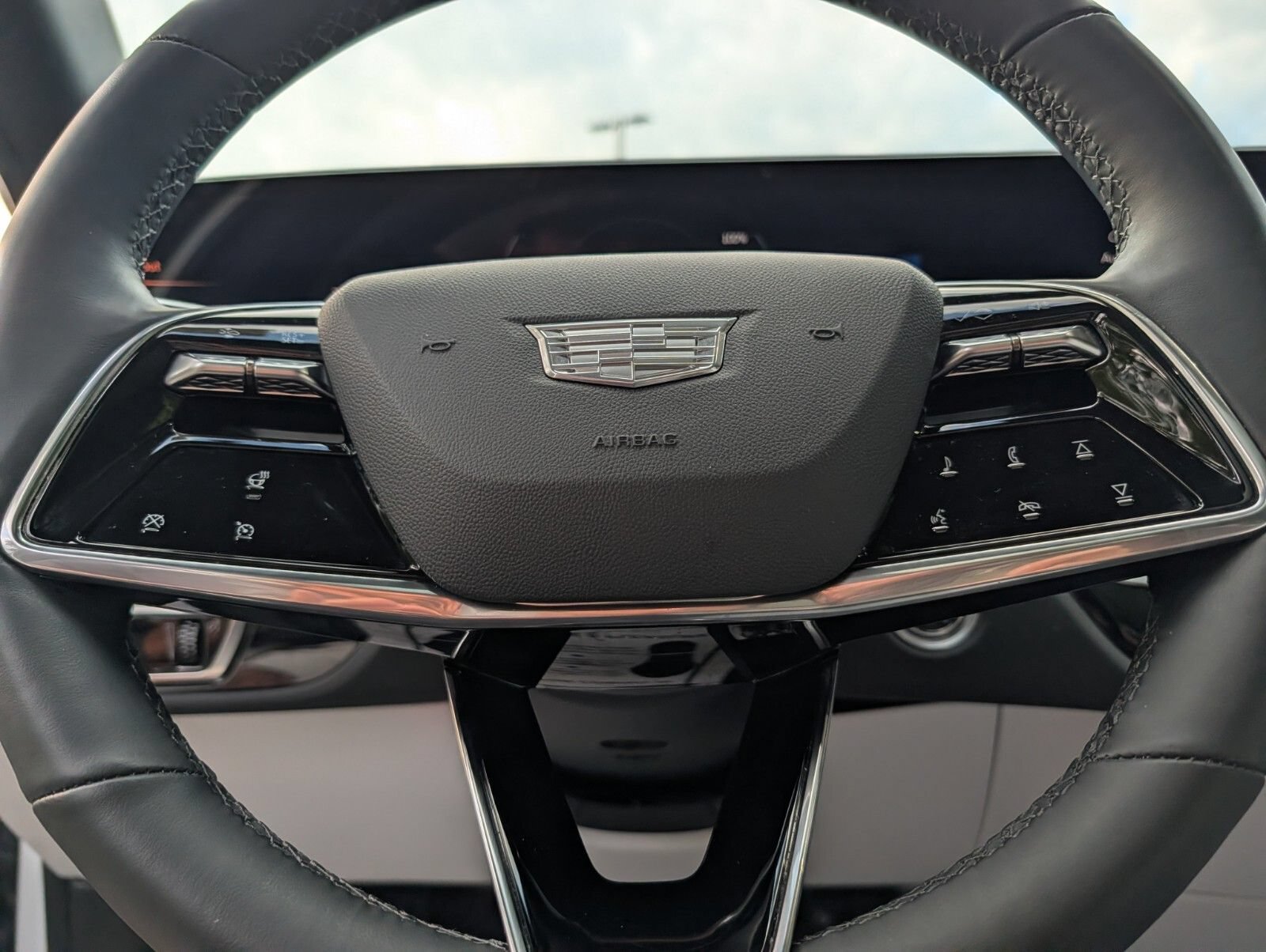 Used 2024 Cadillac Lyriq Luxury AWD/4WD image 36
