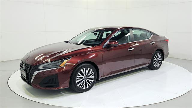 Certified 2024 Nissan Altima 2.5 SV w/ SV Premium Package FWD image 3