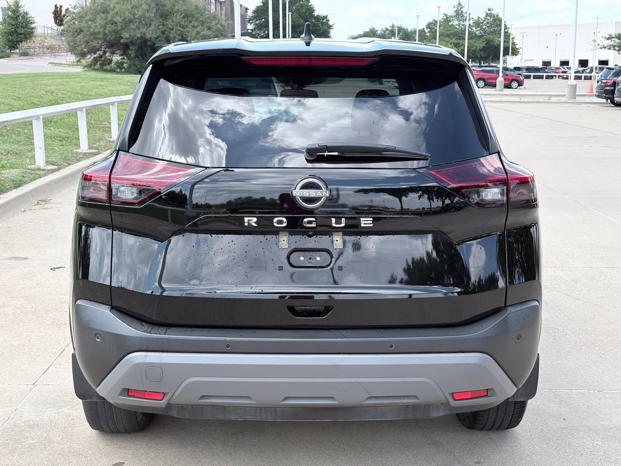 Used 2023 Nissan Rogue S FWD image 5