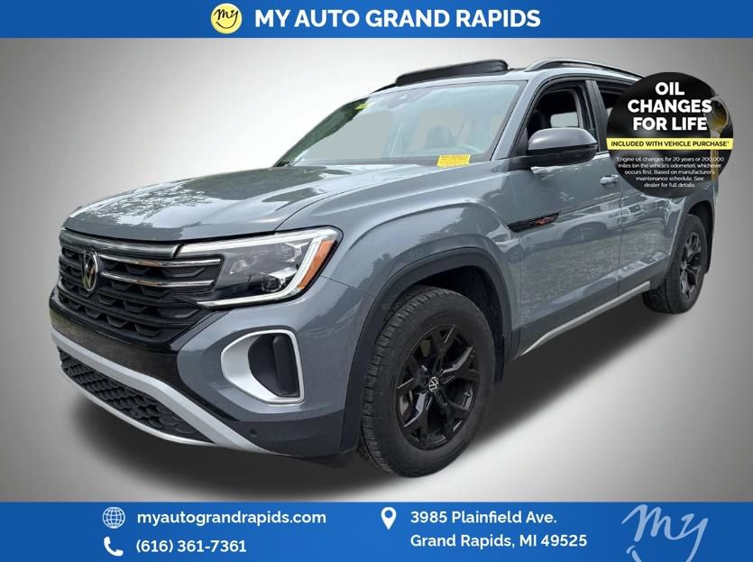 Used 2024 Volkswagen Atlas Peak Edition SEL AWD/4WD image 8