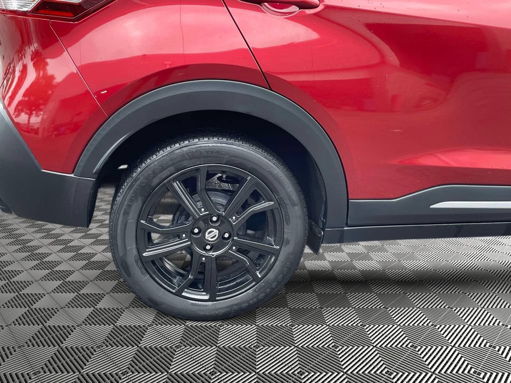 Used 2019 Nissan Kicks SR w/ SR Premium Package FWD image 7