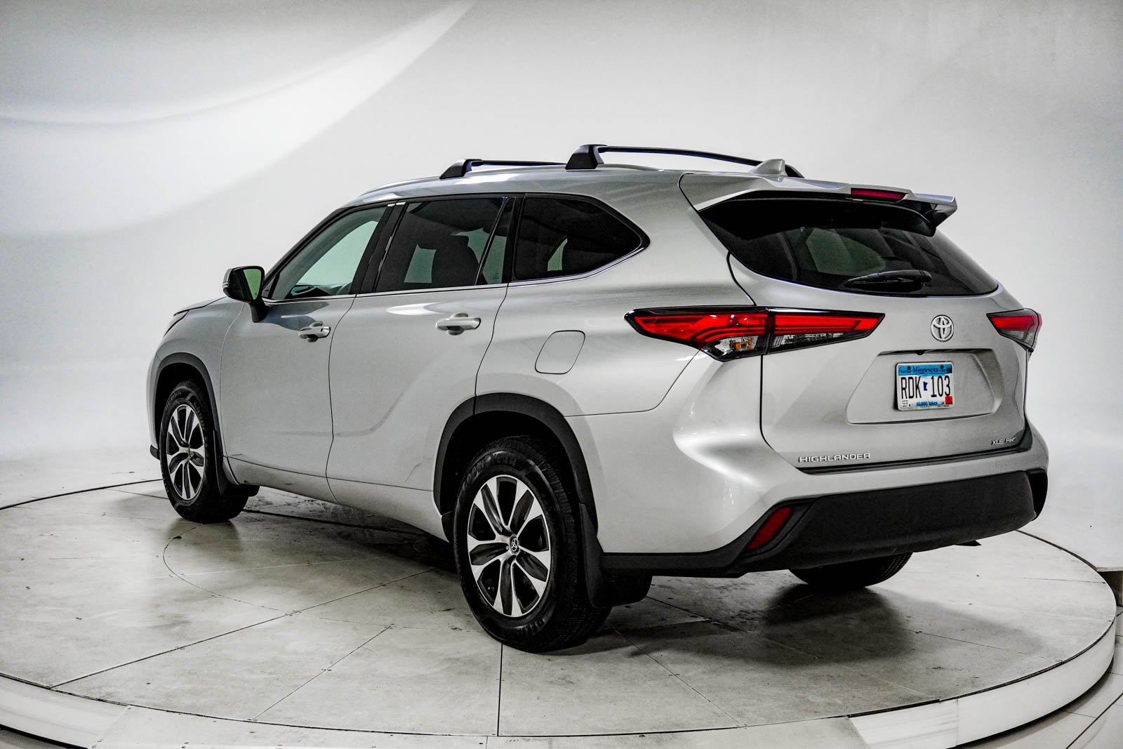 Used 2021 Toyota Highlander XLE image 6