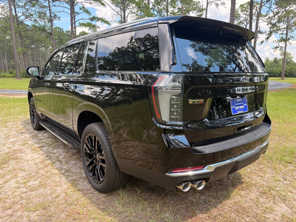New 2025 Chevrolet Suburban Premier RWD image 3