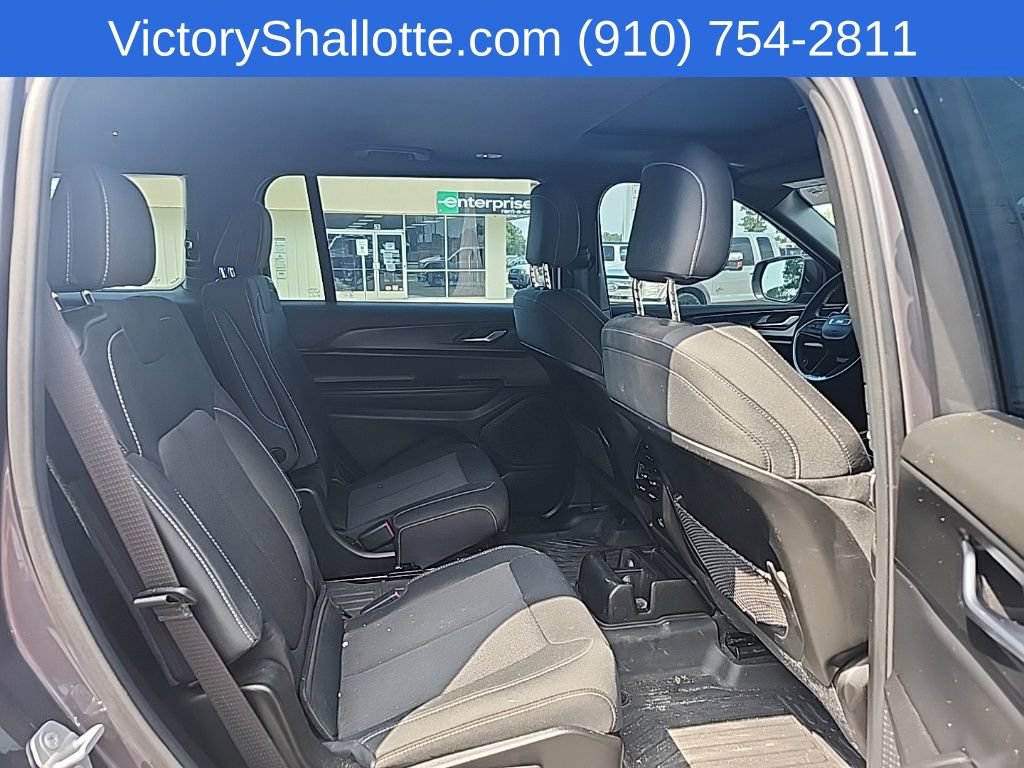 Certified 2025 Jeep Grand Cherokee L Laredo w/ Trailer Tow Package AWD/4WD image 33