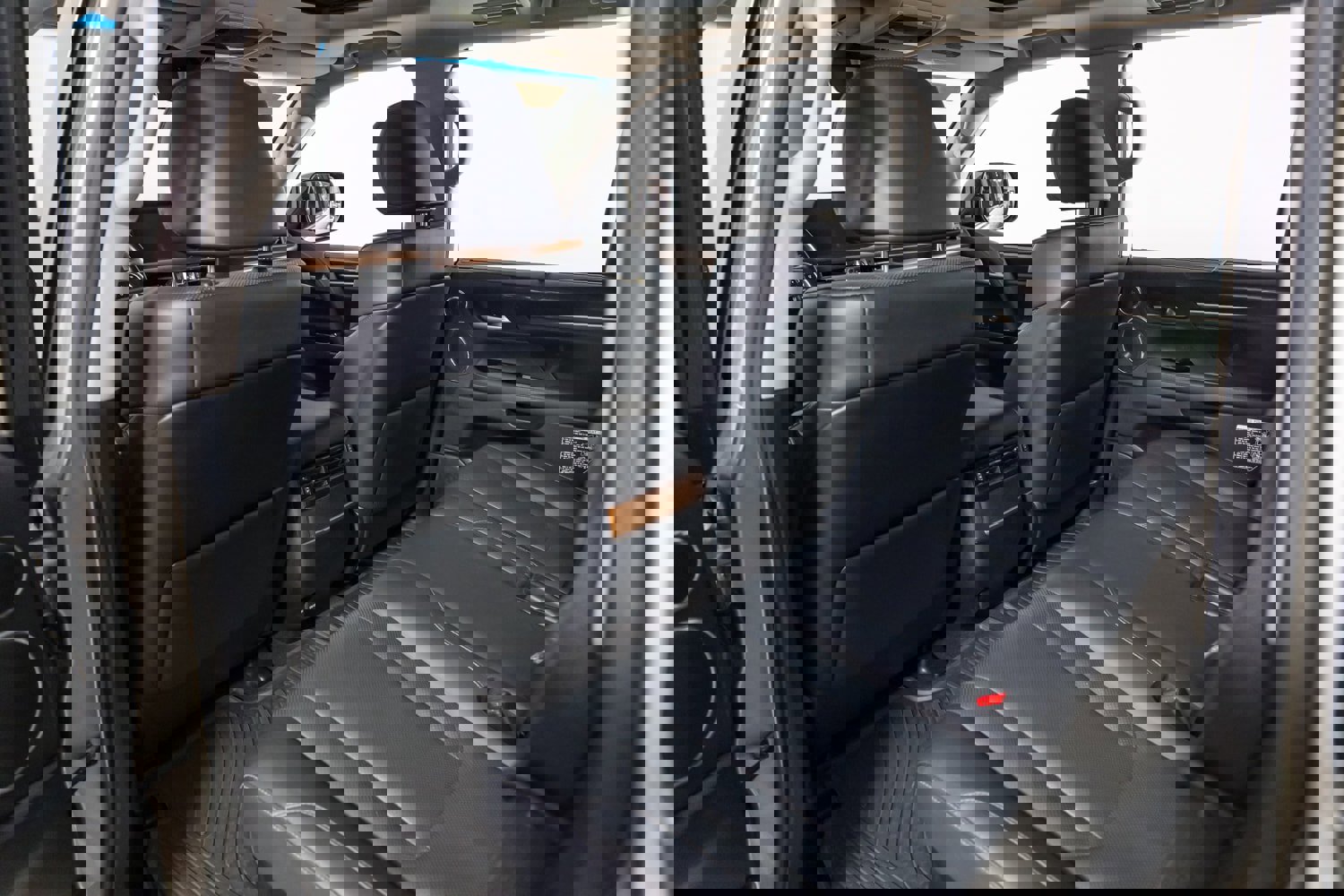 Used 2020 Lexus LX 570 4WD w/ Luxury Package image 21