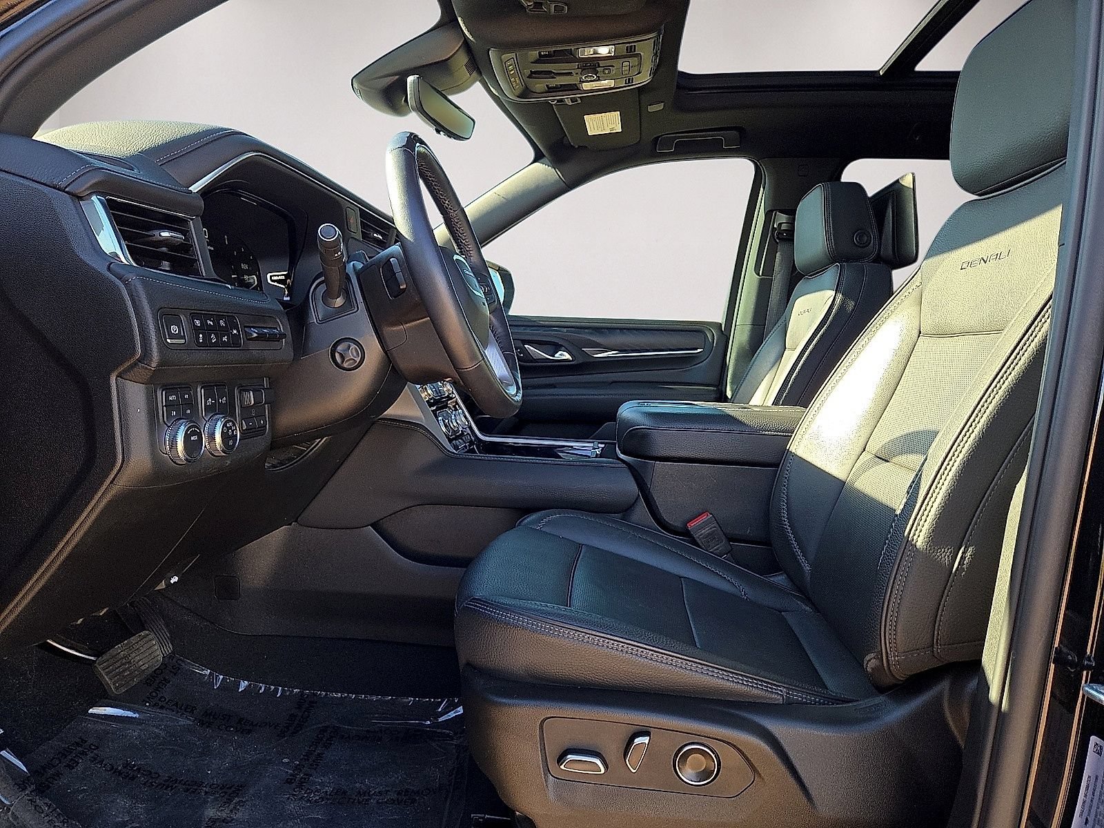 Used 2024 GMC Yukon XL Denali w/ Advanced Technology Package AWD/4WD image 26