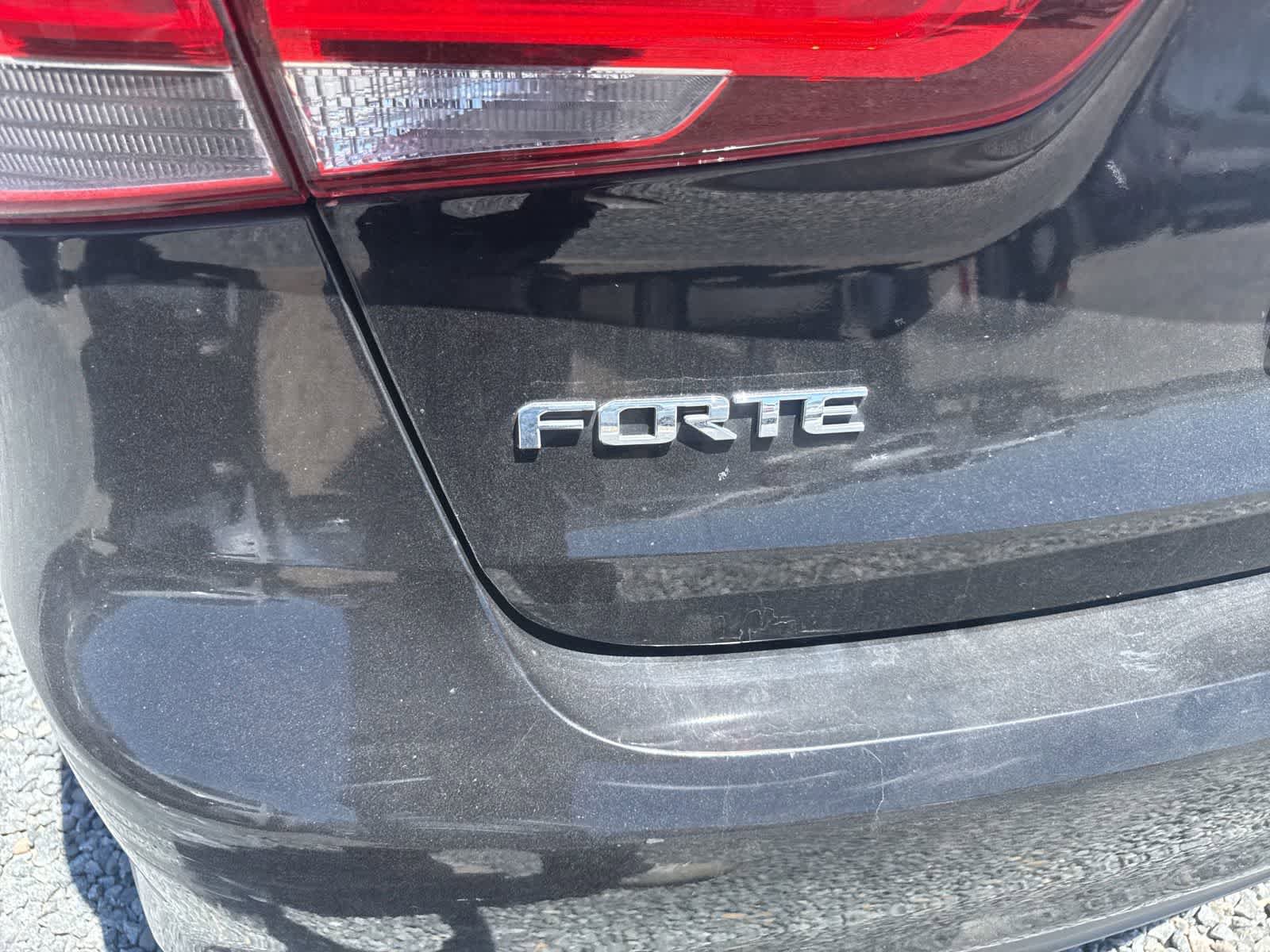 Used 2017 Kia Forte LX FWD image 9
