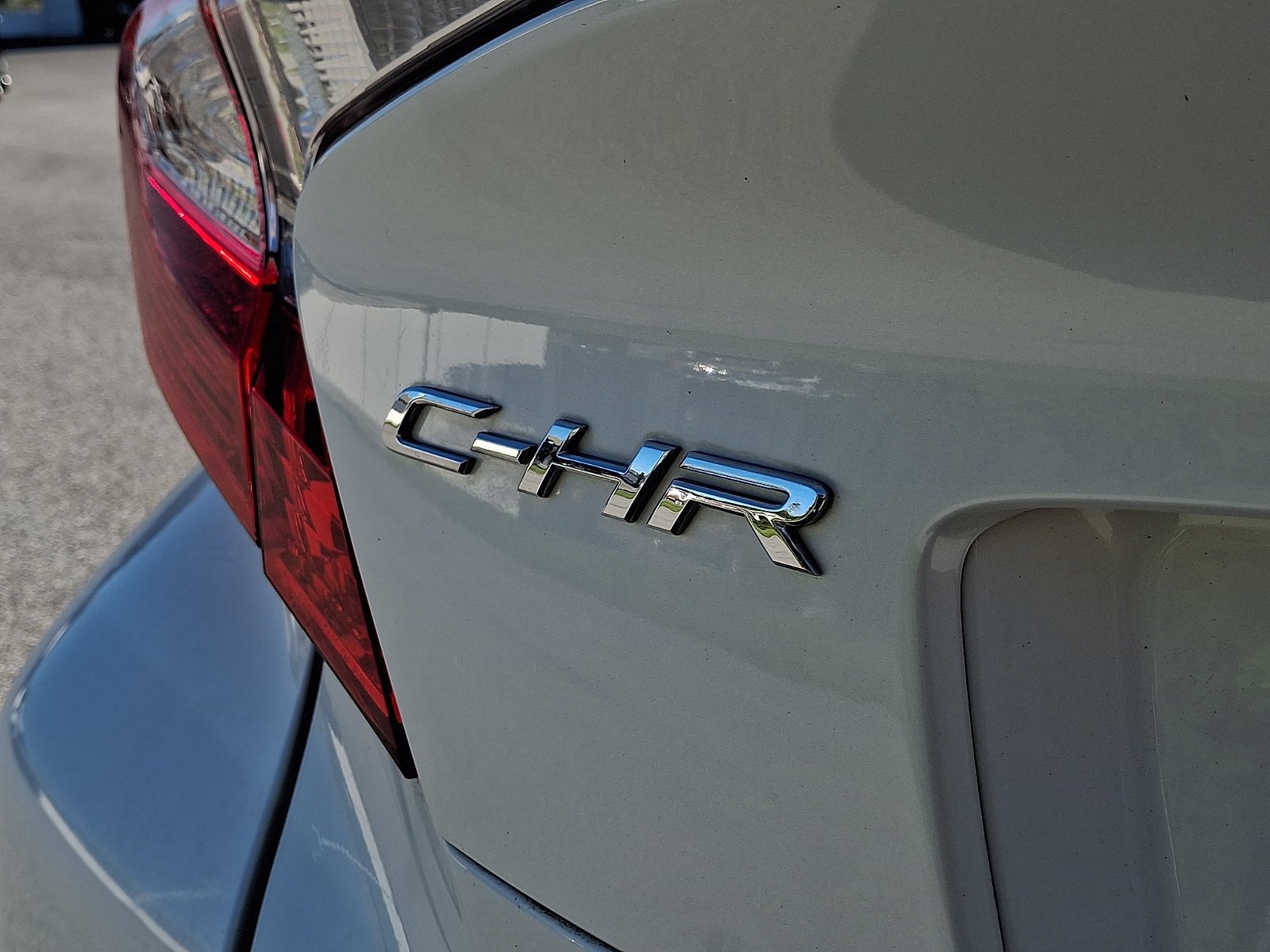 Used 2019 Toyota C-HR XLE FWD image 30
