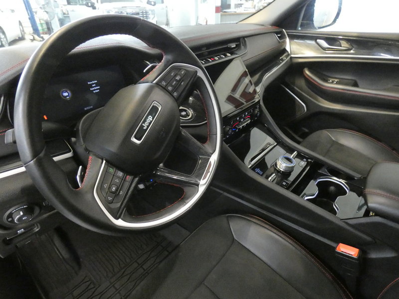 Used 2022 Jeep Grand Cherokee Trailhawk w/ Advanced Protech Group II AWD/4WD image 8