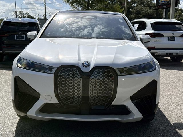 Used 2023 BMW iX xDrive50 w/ Sport Package AWD/4WD image 8