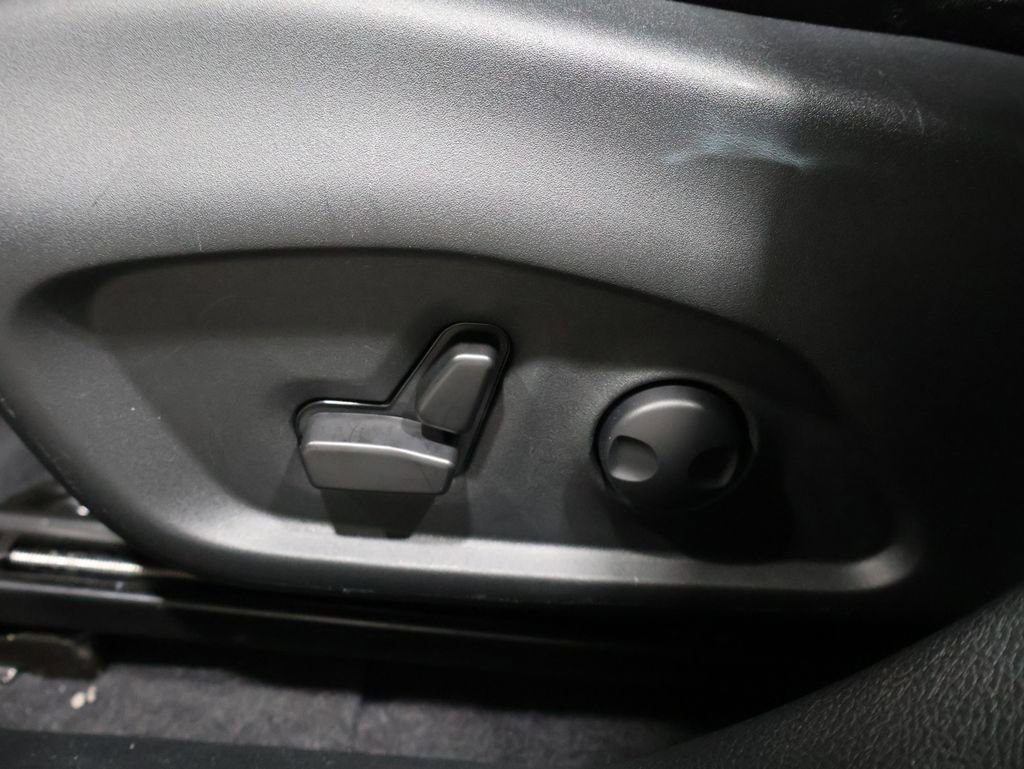 Used 2024 Jeep Compass Latitude image 11