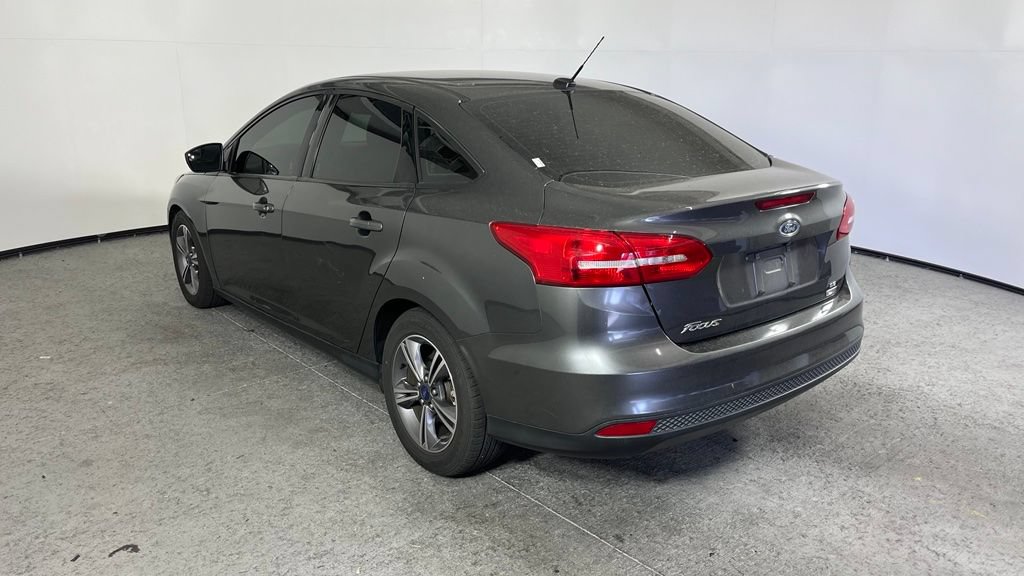 Used 2018 Ford Focus SE w/ SE Appearance Package FWD image 5