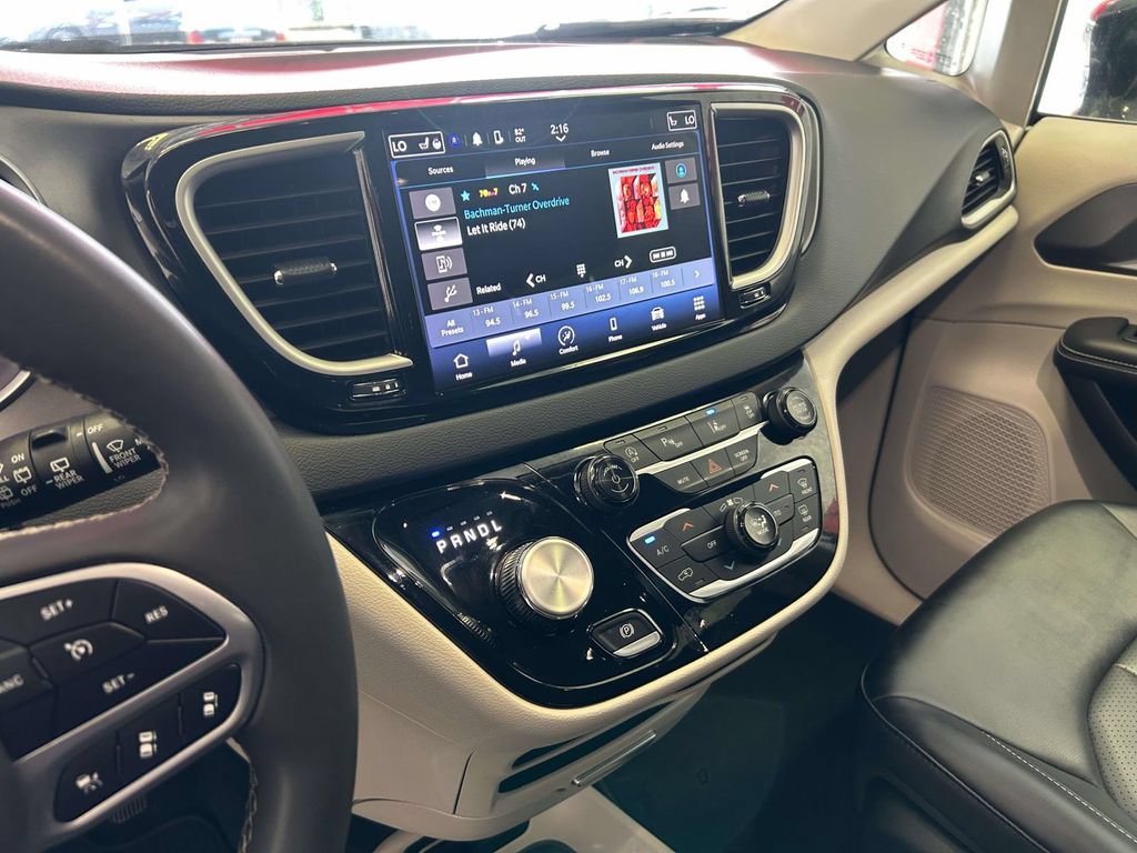 Used 2024 Chrysler Pacifica Touring-L FWD image 20