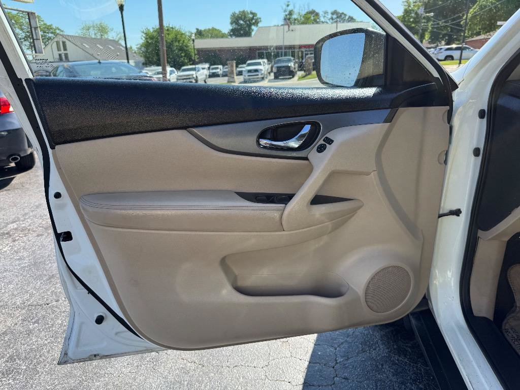Used 2016 Nissan Rogue SV FWD image 11