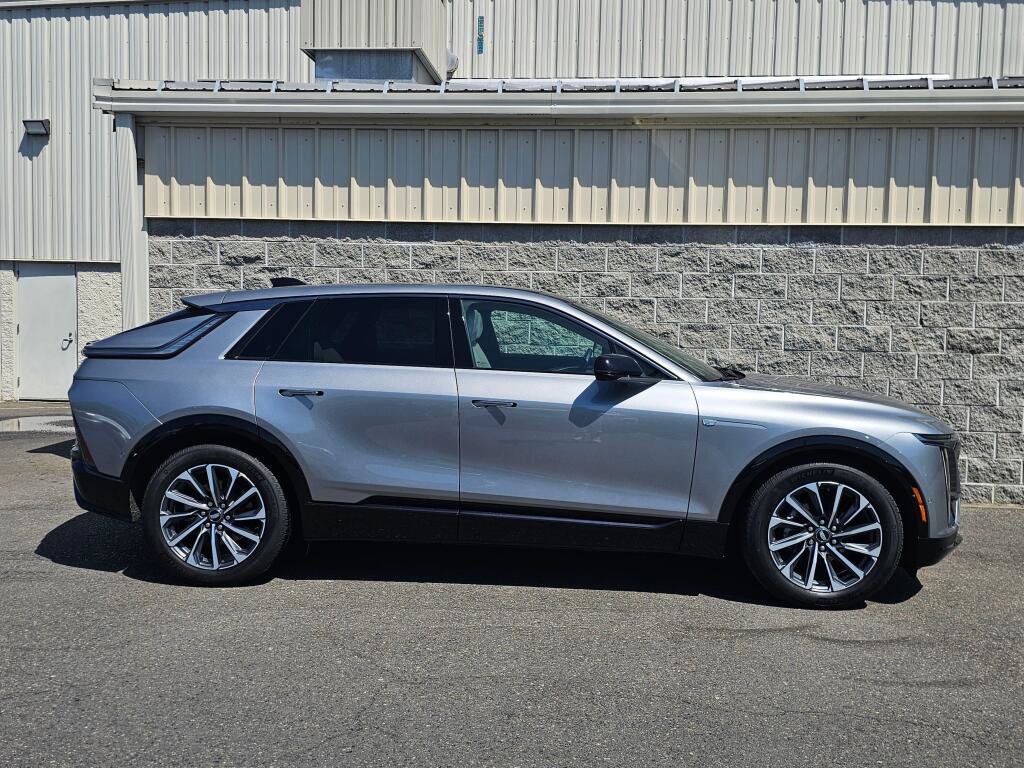 Used 2024 Cadillac Lyriq Sport AWD/4WD image 9