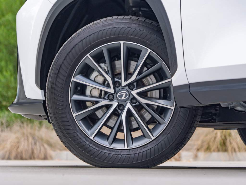Certified 2026 Lexus NX 350h AWD w/ Accessory Package (Z2) image 9
