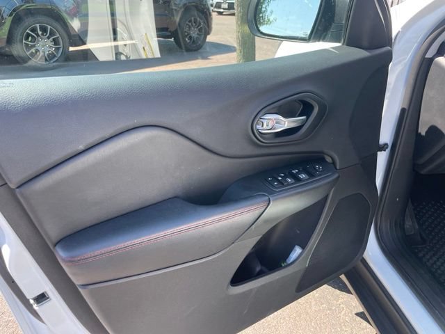 Used 2019 Jeep Cherokee Trailhawk w/ Comfort/Convenience Group AWD/4WD image 30