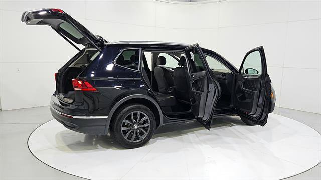 Used 2024 Volkswagen Tiguan SE FWD image 32