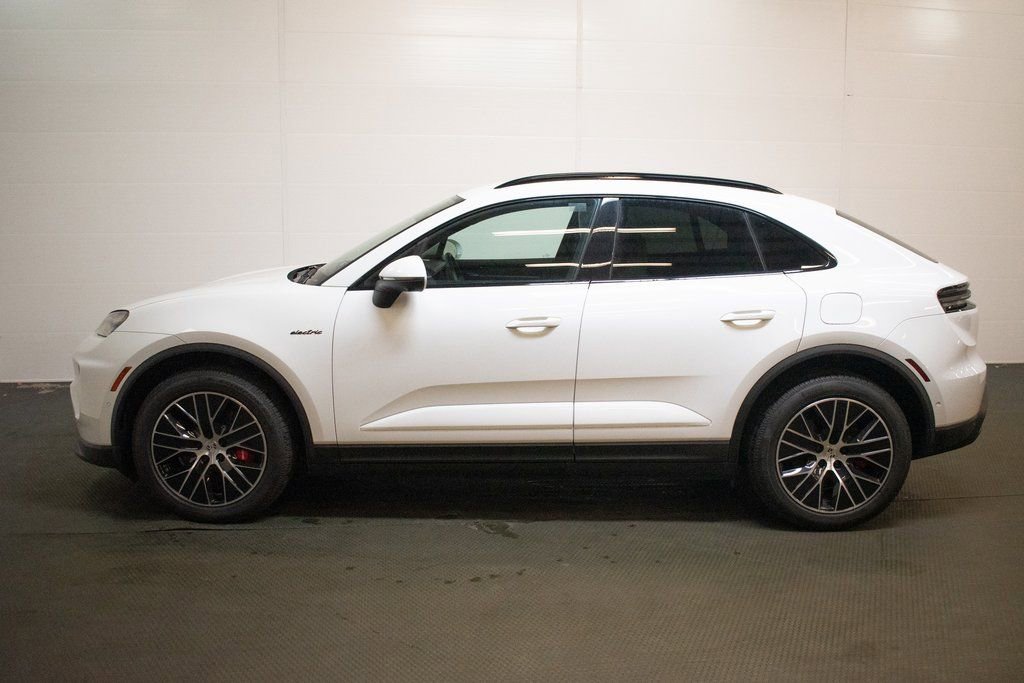 Used 2025 Porsche Macan 4S Electric image 2