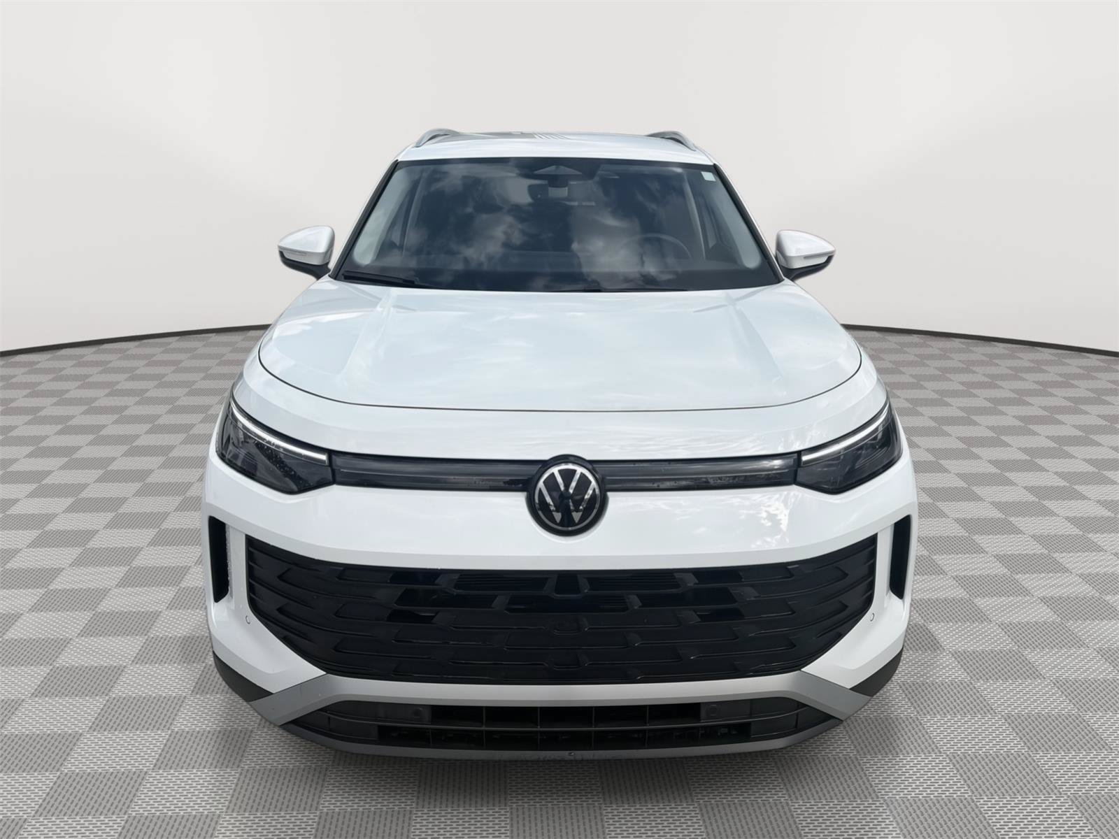 Certified 2025 Volkswagen Tiguan SE AWD/4WD image 4