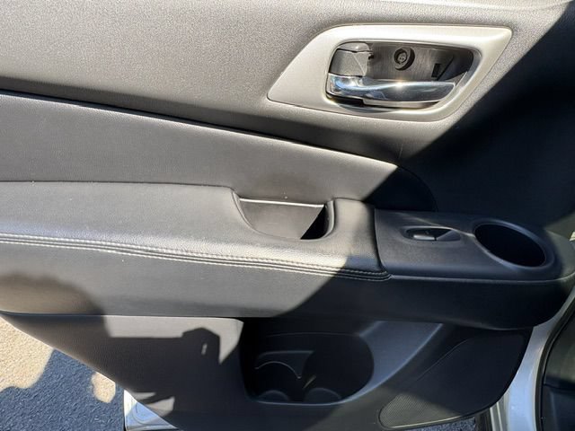 Used 2013 Nissan Pathfinder SL w/ SL Premium Pkg AWD/4WD image 18