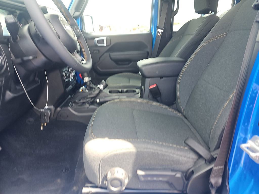 Used 2025 Jeep Wrangler Sport S AWD/4WD image 7