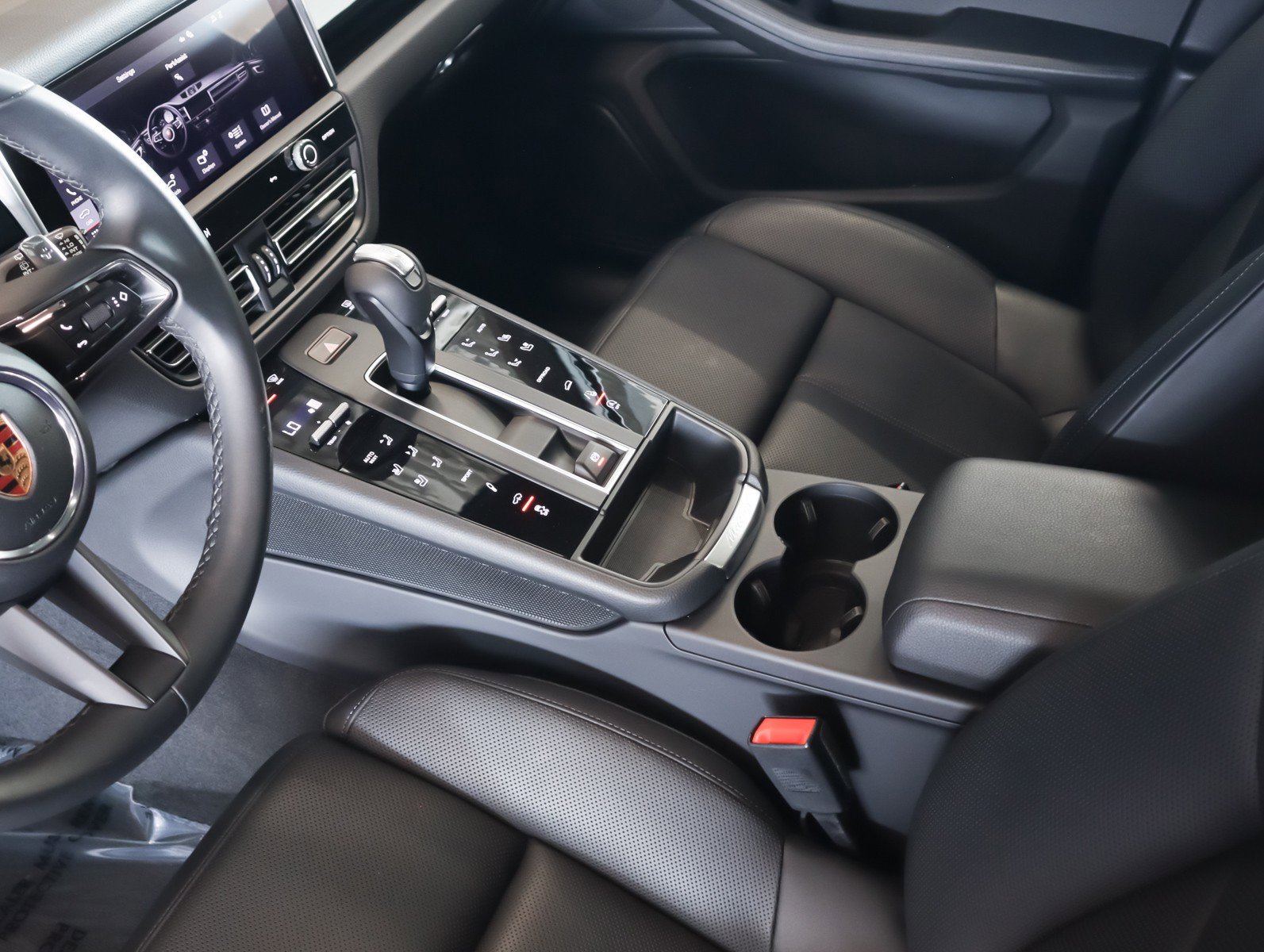 Certified 2022 Porsche Macan image 19