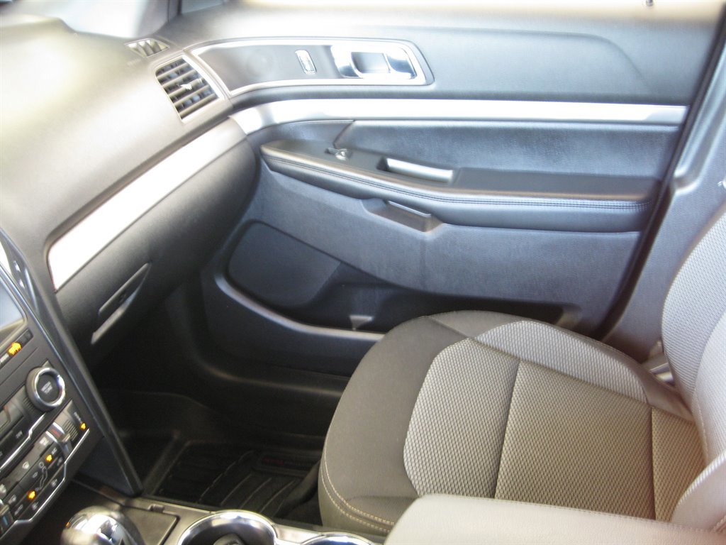 Used 2019 Ford Explorer XLT w/ Equipment Group 201A FWD image 24