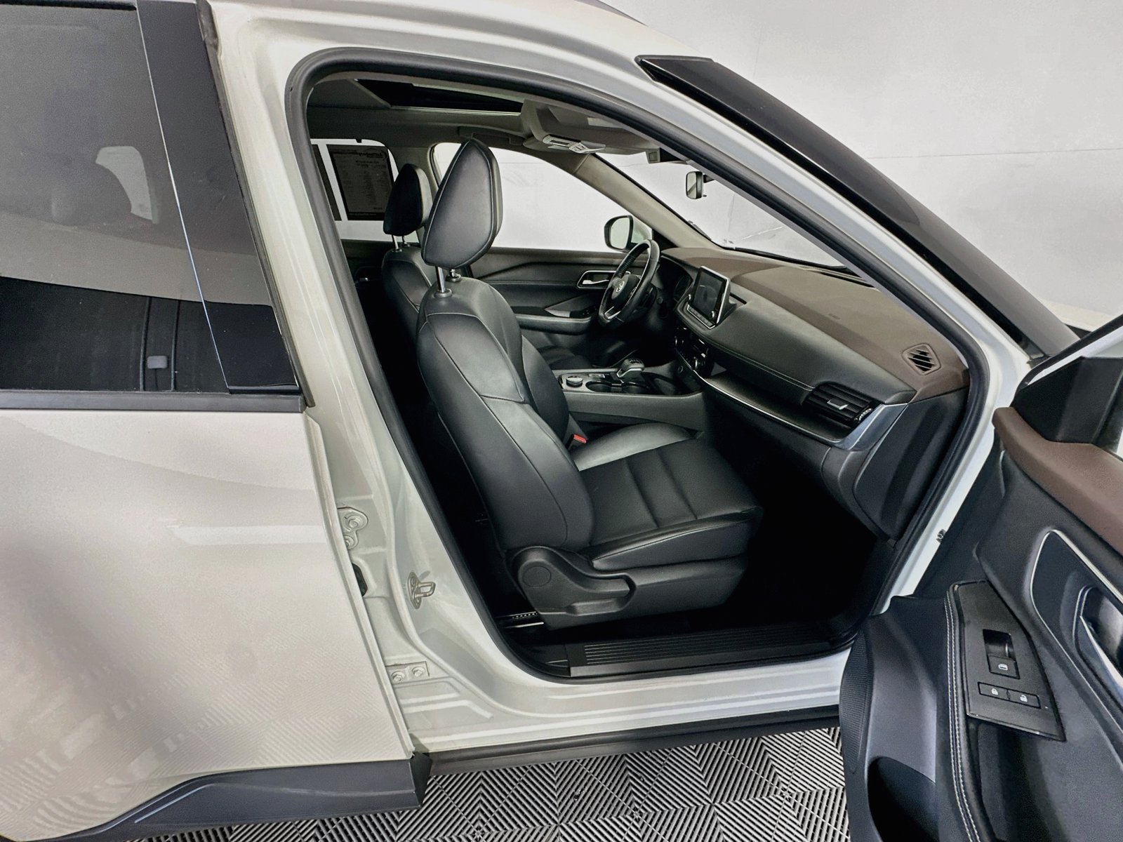 Used 2021 Nissan Rogue SV w/ Premium Package AWD/4WD image 27