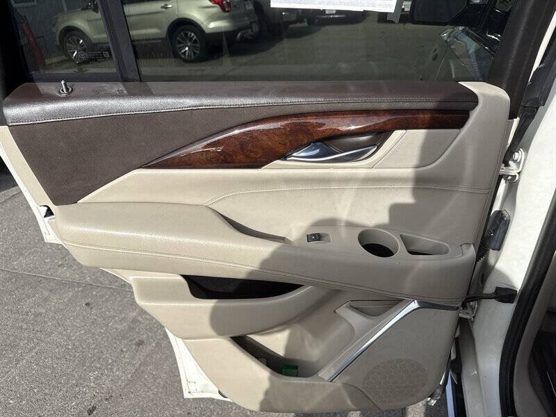 Used 2015 Cadillac Escalade Premium AWD/4WD image 15