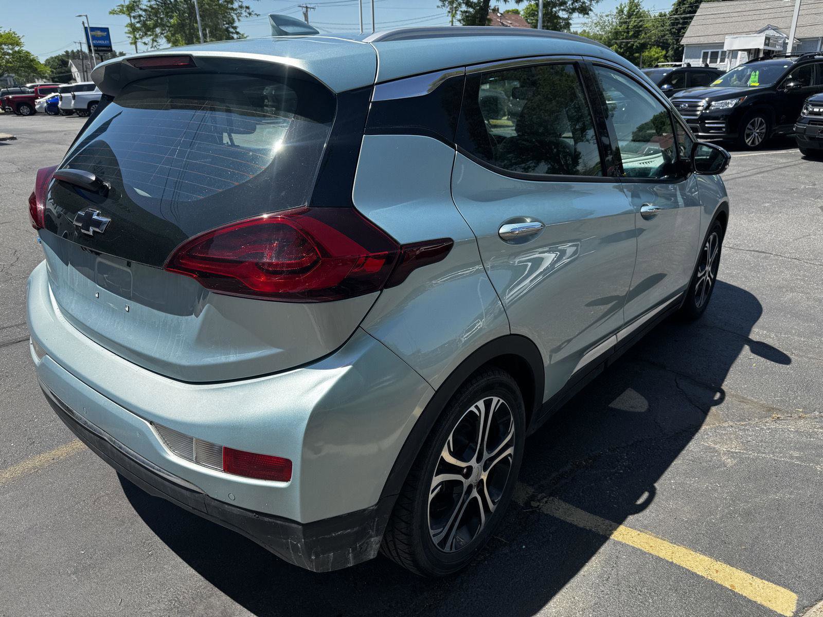 Used 2019 Chevrolet Bolt Premier w/ Infotainment Package FWD image 6