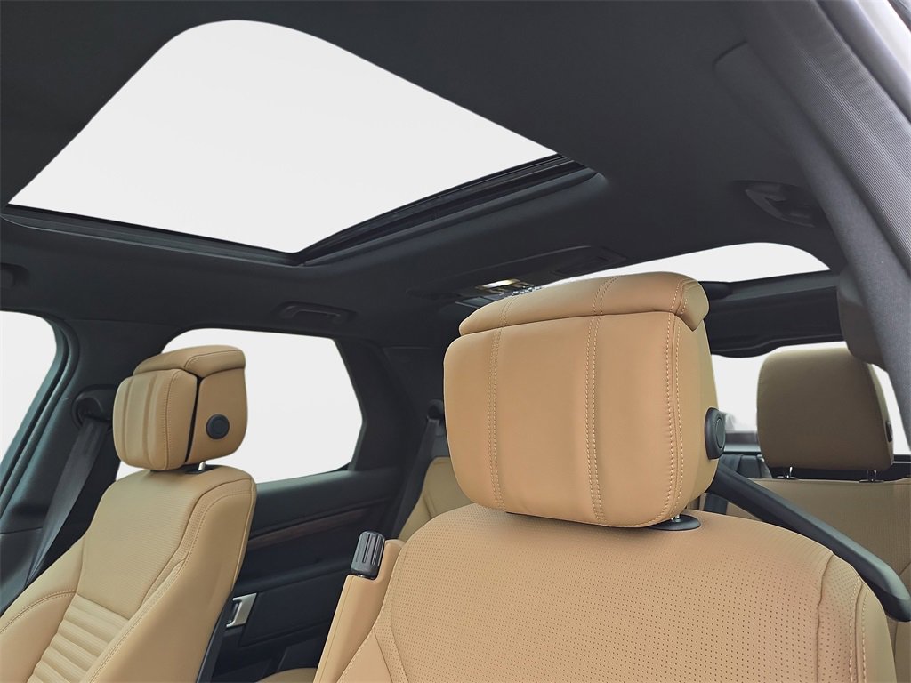 New 2025 Land Rover Discovery Dynamic SE image 32