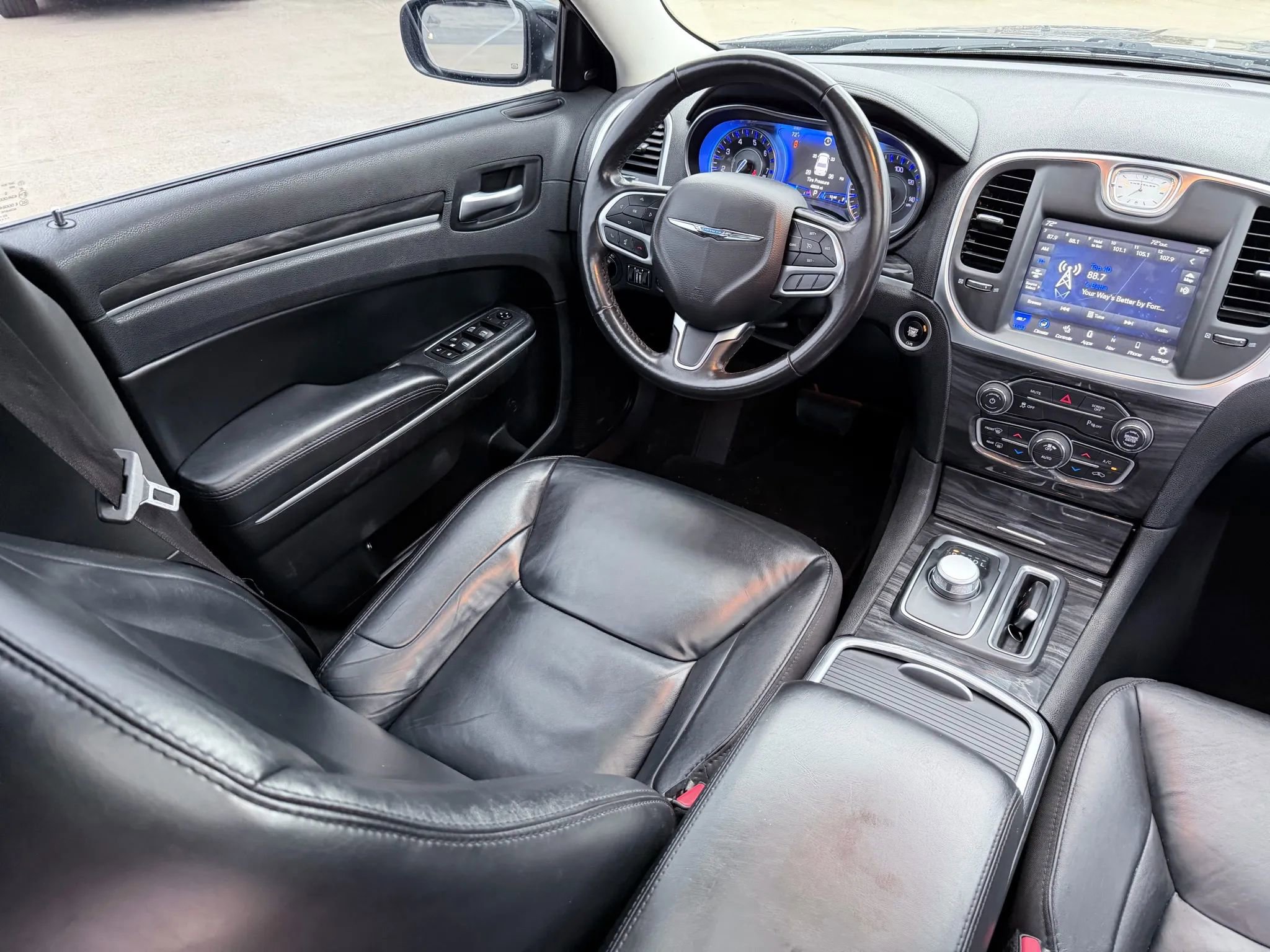 Used 2021 Chrysler 300 Touring L w/ Popular Equipment Group RWD image 9