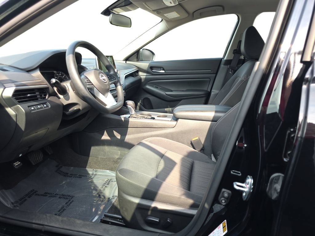 Used 2025 Nissan Altima 2.5 SV FWD image 16